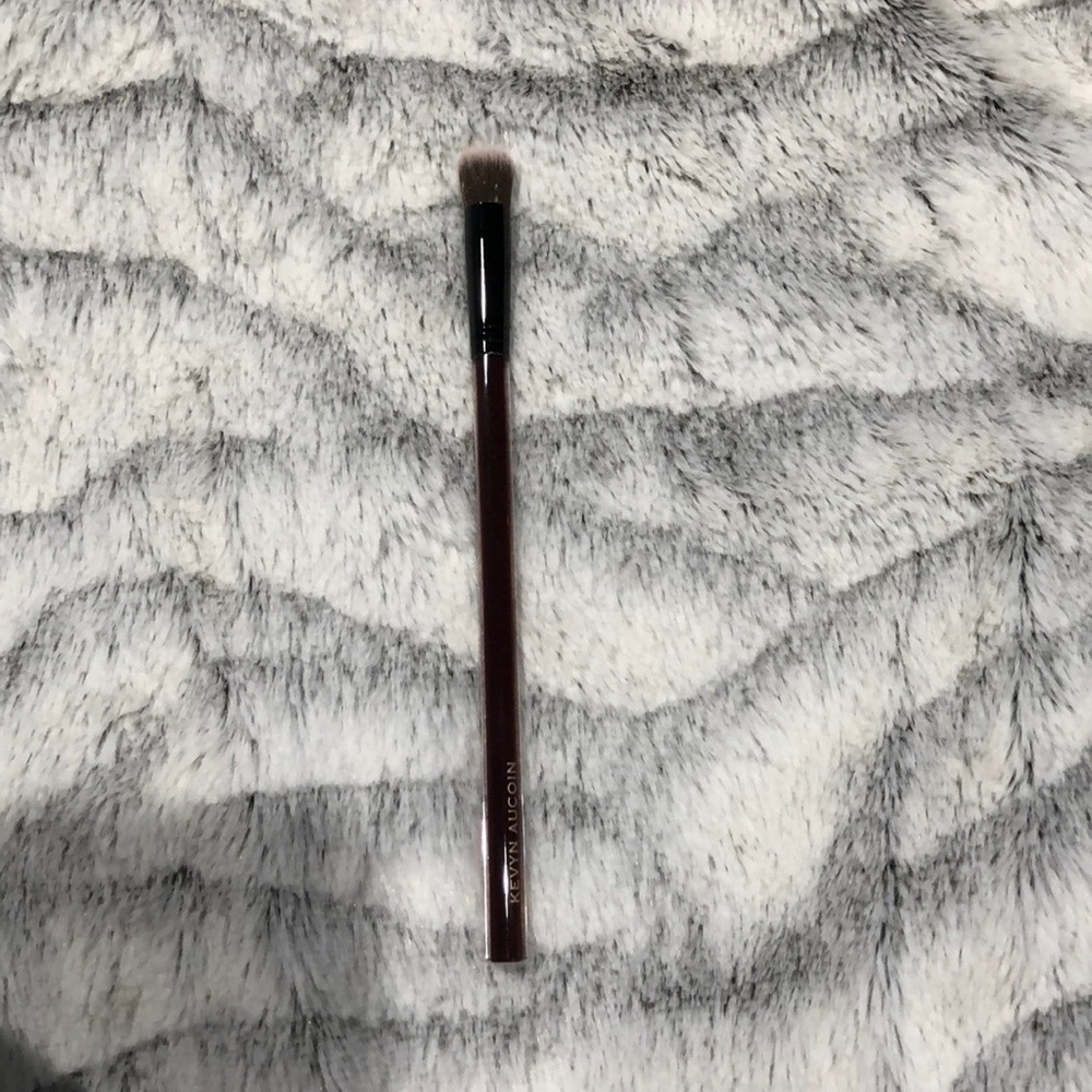 Brand new Kevyn Aucoin Sculpting Brush